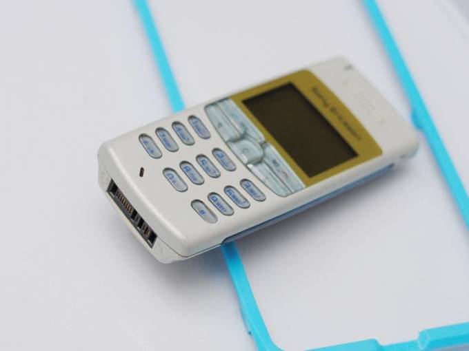 快20年了索尼爱立信t102黑白屏