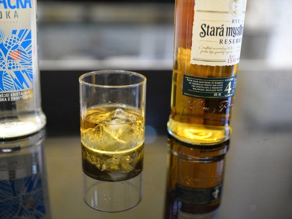 寒冷的冬夜，何不来杯威士忌暖暖冰凉的身躯