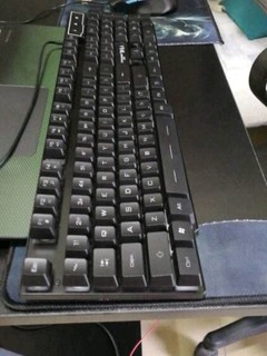 设计简约手感舒适的机械键盘开箱