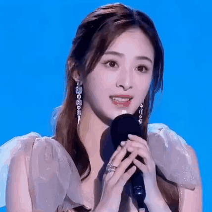 豆瓣8.4黑马高分剧，张含韵初代甜妹变漂亮姐姐，《爱很美味》同款包39元起！