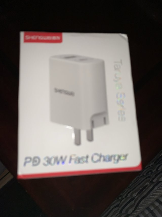 15元的胜为30w双口充电器