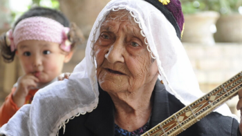 市井生活 篇一百一十九：新疆“老寿星”135岁离世，爱喝矿泉水吃2样东西，乐观心态很重要 