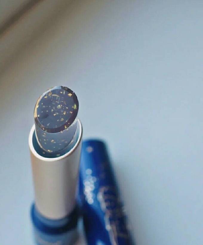 阿芙润唇膏(阿芙唇膏保质期多久)