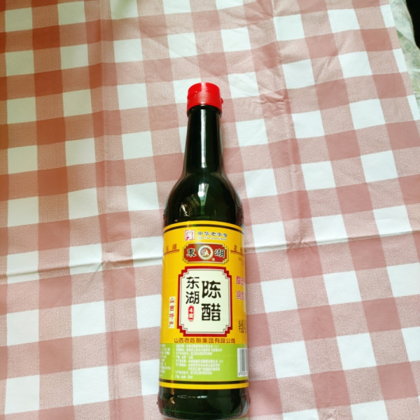 口感绵甜香酸醇厚:这一瓶醋的外包装非常的简约好看,是玻璃的瓶子