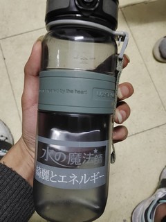 不怕摔的水杯