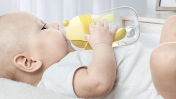 如何让宝宝爱上喝水，这几个办法很有效