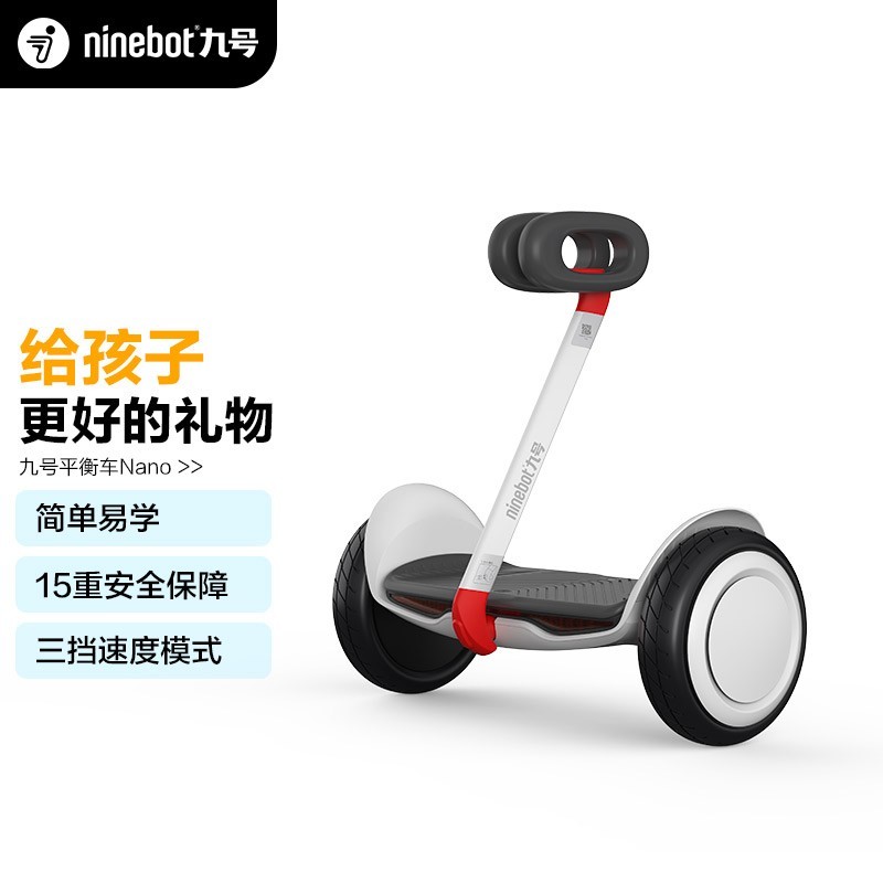 迷你九号平衡车积木(非卖品)，不到100块积木完美还原平衡车结构。和弟娃的小米积木吊车放在一起