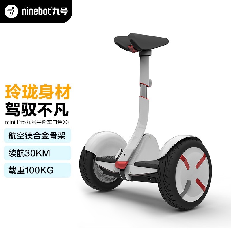 迷你九号平衡车积木(非卖品)，不到100块积木完美还原平衡车结构。和弟娃的小米积木吊车放在一起