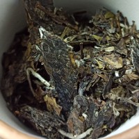 茶 篇三十一：白茶饼确实要存放，存放半年的白茶味道转化明显。