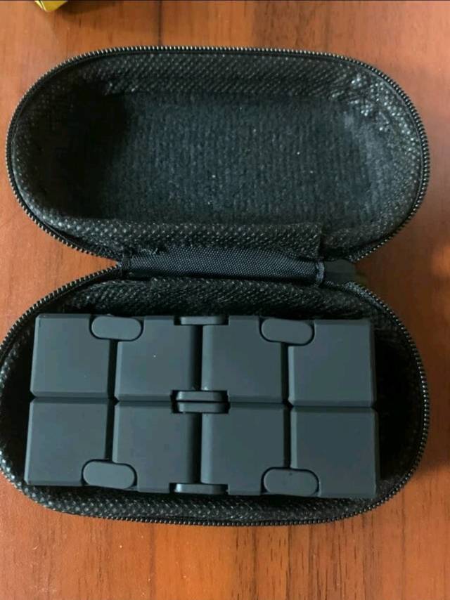 魔方旋转翻转折叠