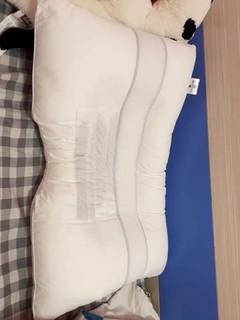 这款枕头很不错，枕头的材料手感柔软舒服