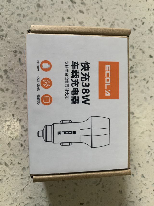 快充好物的开箱之宜客莱快充车载充电器
