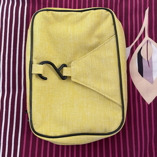 京东京造的黄色洗漱包