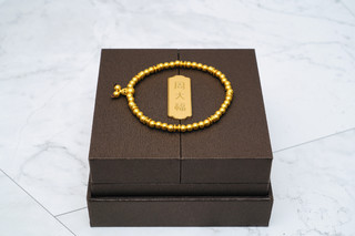 极简设计的古法金珠手链