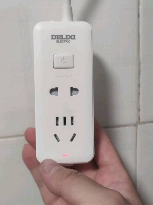 德力西(DELIXI)新国标安全插座/插