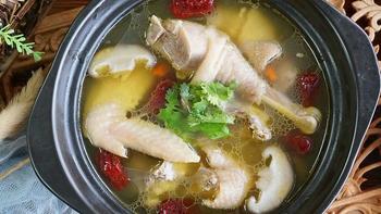 日常三餐 篇一百一十七：冬至过后，鸡肉和它炖汤是绝配，天冷喝多几次，面色红润过寒冬 
