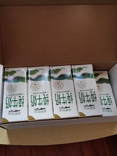 京东自营的品牌牛奶，适用于各个年龄段的人