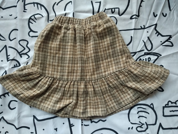 很百搭的一款加绒半身裙。