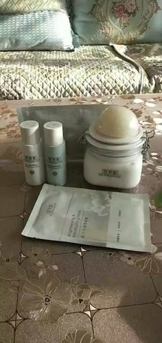 给妈妈买的面膜，赠品多，香～