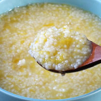 南瓜小米是一对，香甜绵稠营养高，对脾胃好，老人孩子要多喝
