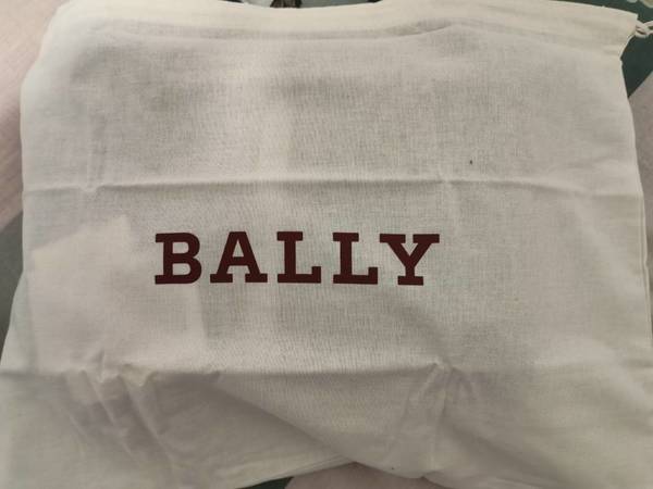 好看经典的男士单肩包