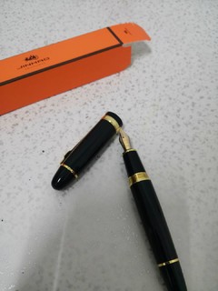 这个钢笔好粗啊，有点物美价廉的意思了