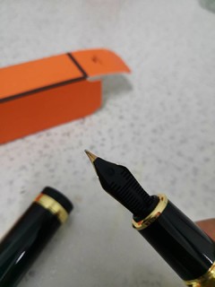 这个钢笔好粗啊，有点物美价廉的意思了