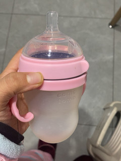 超级经典的奶瓶可么多么陪宝宝喝第一口奶粉