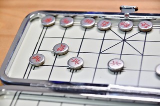 迷你磁吸象棋盘，便于收纳携带