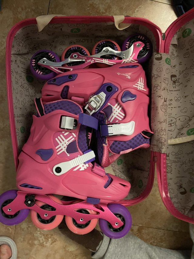 米高专业轮滑鞋。