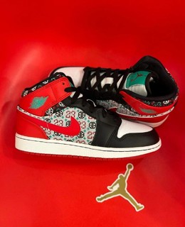 ​Air Jordan 1黑红圣诞丑毛衣