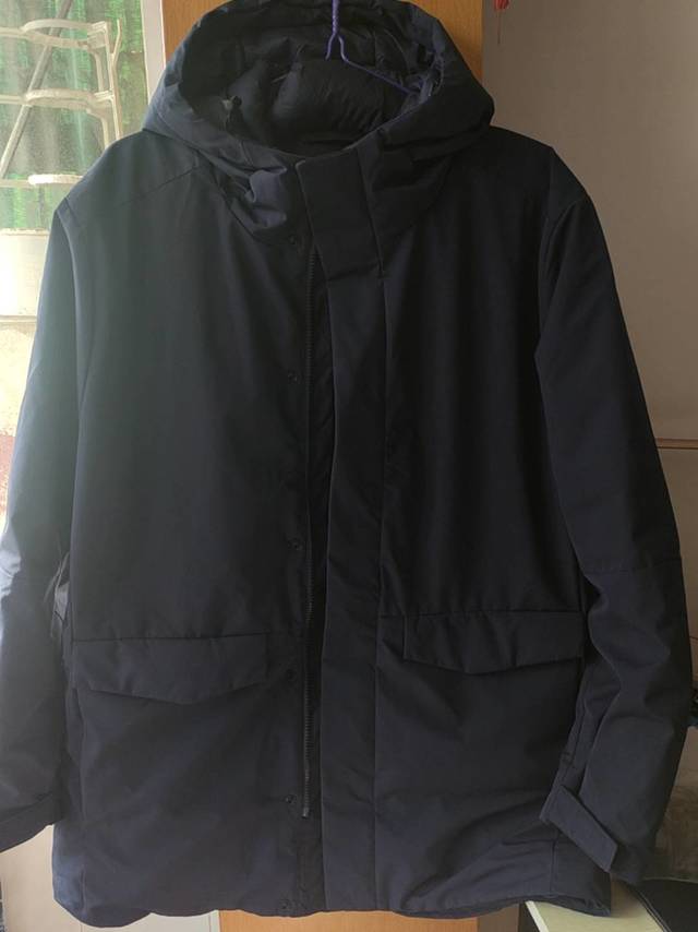 永远的牌子--班尼路连帽鸭绒服