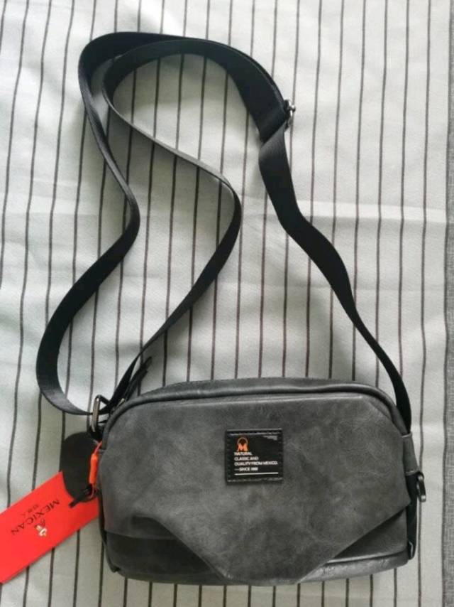 男士单肩斜挎包