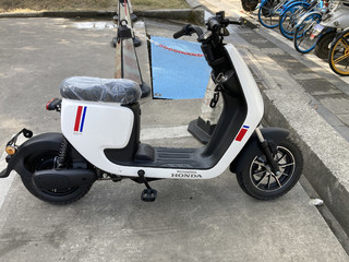 小巧灵活的电动车🛵