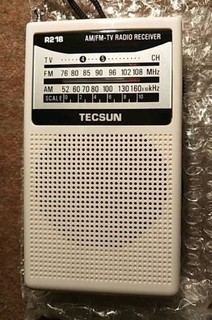 怀旧经典德生牌半导体收音机。