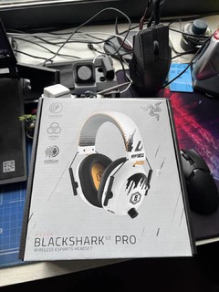 雷蛇旋风黑鲨V2专业版 无线游戏耳机