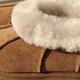 晚上脚冷？把户外羊毛皮一体鞋当室内保暖鞋穿才是冬天正确的打开方式！