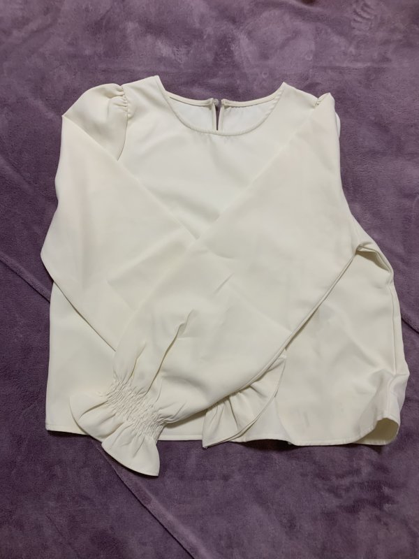 再生纤维的白色衬衫,也是十分环保的