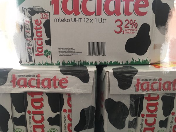 新年备货~四箱进口Laciate牛奶！