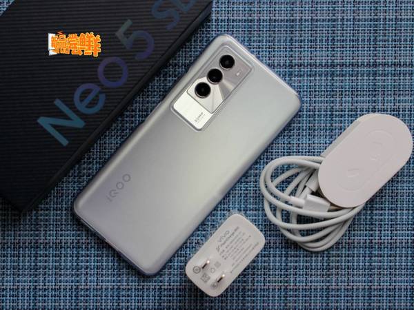 iQOO Neo5SE，高性能LCD手机