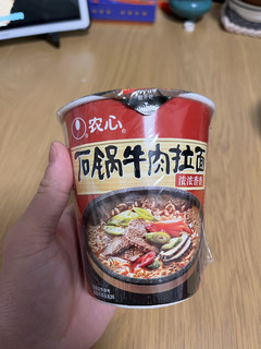 饿了迅速来一杯，农心石锅牛肉拉面我看行