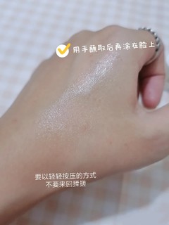 妆后总是卡粉脱妆肿么办! ?