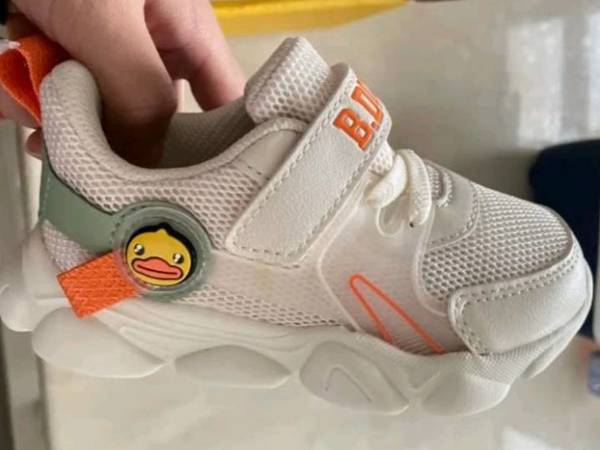 小黄鸭儿童运动鞋