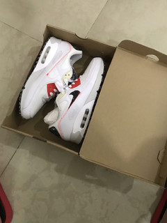 冬季运动装备Nike轻便气垫小白鞋