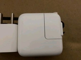 苹果 12W USB 充电器