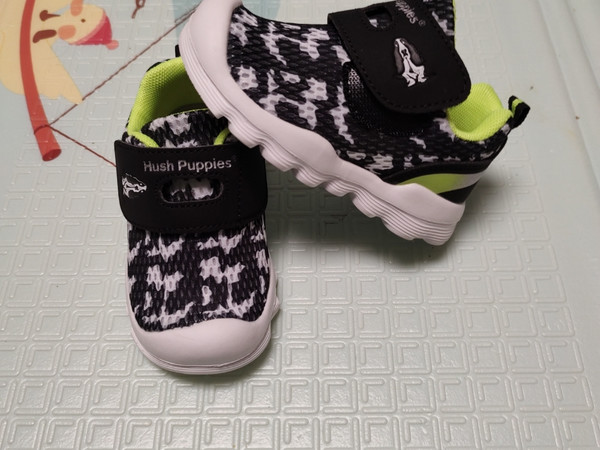 宝宝的春节新鞋已经买好了，炒鸡好看