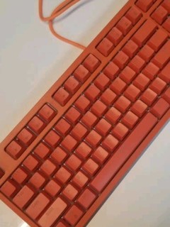 这款键盘超醒目的配色看一眼就难忘记。