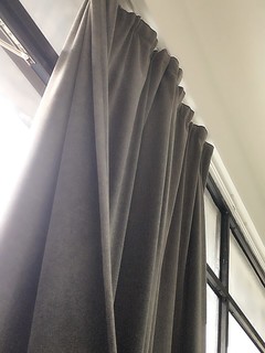 灰色窗帘布