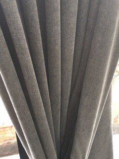 灰色窗帘布