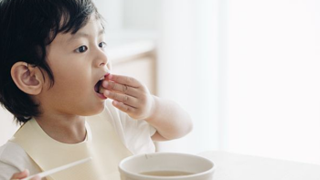 一文解析宝宝辅食怎么添加，如何培养自主进食~附上辅食工具清单！